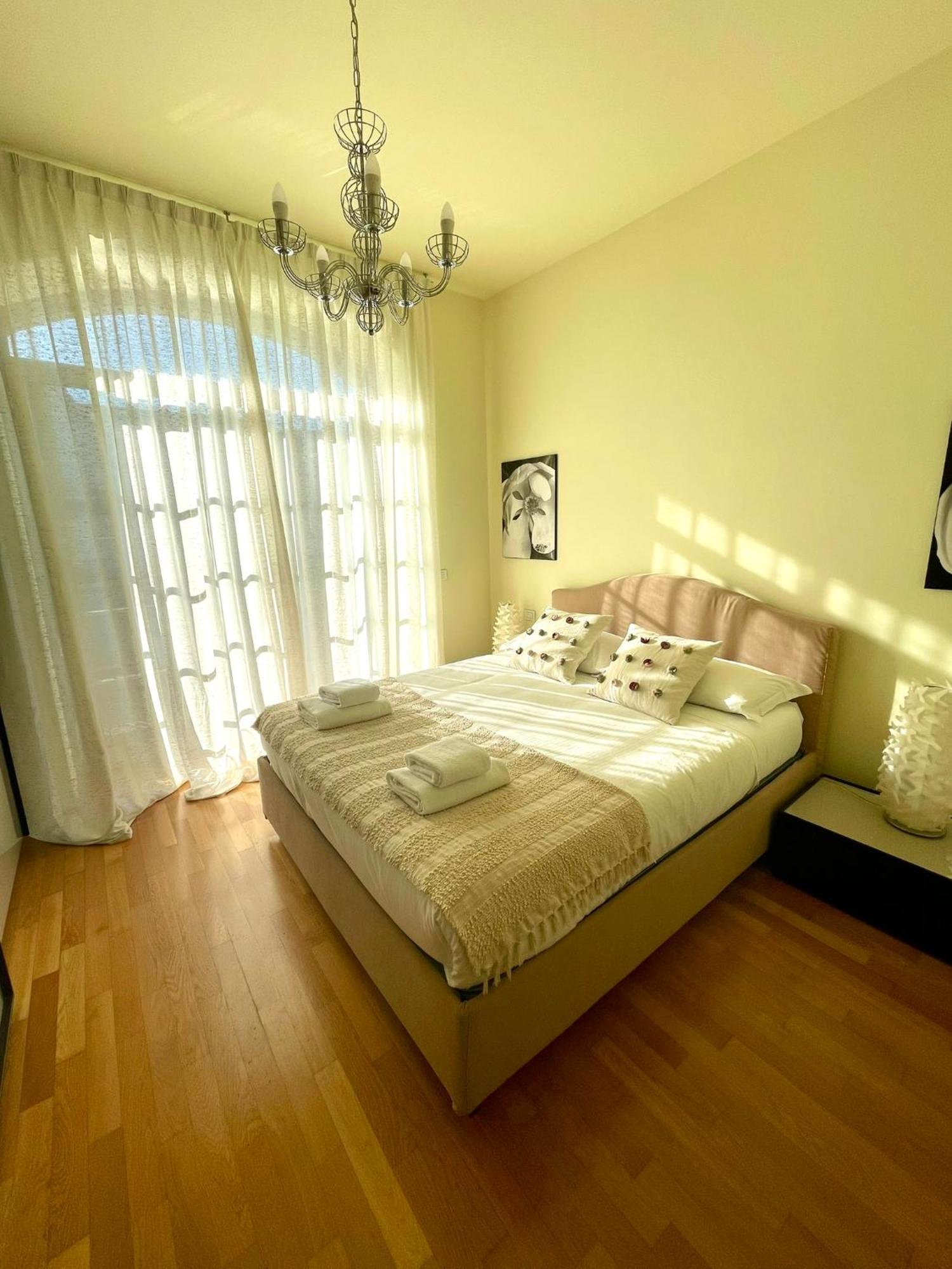 Luxury Four-Room Apartment In Monza Centro - 2 Min Walk To Train Station Exterior foto